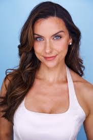 Amanda Soucie's Instagram, Twitter & Facebook