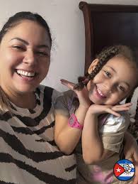 👉Una familia linda, que han formado los actores Alberto Corona y su esposa  Liliana Lam junto a sus dos hijas, que al parecer van a seguir sus pasos en  la actuación. Pronto