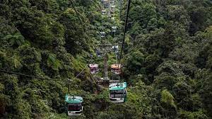 The genting skyway also known as the genting highlands cable car was open to the public in 1997 and was south east asia's. Hundreds Of Malaysians Stranded In Cable Car Accident