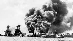 The attack on pearl harbor was a surprise military strike by the imperial japanese navy air service upon the united states (a neutral country at the time) against the naval base at pearl harbor in honolulu, territory of hawaii, just before 08:00, on sunday morning, december 7, 1941. Pearl Harbor Die Oltranen Der Arizona Welt Dw 06 12 2016