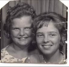 Marnie & I perused old photos. Jackie is the tall one❤️