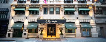 Otel, tüm gezginlerin ihtiyaçlarını karşılamak için açık. Times Square Hotels The Algonquin Hotel Times Square Autograph Collection