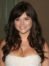 Pretty Long Hairstyles With Bangs For Round Faces Women With Thick Wavy Hair In Formal Days Long Wavy Hair Hairstyles With Bangs Medium Length Hair With Bangs