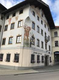 Some rooms also have a balcony. Hotel Gasthof Alte Post Holzkirchen Aussenansicht Picture Of Hotel Gasthof Alte Post Holzkirchen Tripadvisor