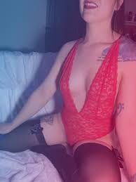 Kirsten Kaye captivates with her exquisite nude form