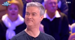 Chaque jour, à midi tapante, quatre candidats s'affrontent pour empocher les 30 000 euros de la cagnotte et décrocher l'étoile mystérieuse et ses cadeaux. Les 12 Coups De Midi Tf1 Comment Eric Est Devenu Le Plus Grand Maitre De Midi Devant Christian Quesada Toutelatele