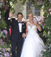 The programme is set on the fictional chatsworth estate in suburban manchester and the surrounding area, and primarily follows the lives of the gallagher family and the neighbouring maguire family, and their friends and neighbours in the. Xrmzog6n1cug M