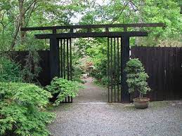 Black Japanese Fence Sok Pa Google Modern Japanese Garden Garden Entrance Japanese Garden