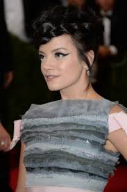 La fille de Lily Allen estime que sa mère n'est pas assez habillée