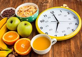 Aparte de ayudar en la pérdida de peso, mejora la regulación glucosa y sensibilidad de insulina, la . Que Es El Ayuno Intermitente Dietas Tipos Y Beneficios