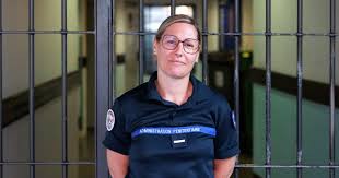 Photo Magali agente pénitentiaire fera partie des 10 000 privilégiés