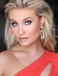 Lauren Norris's Instagram, Twitter & Facebook