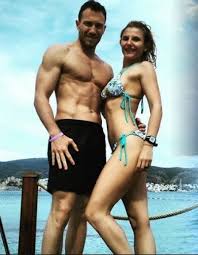 Murat başoğlu eşi hande bermek'ten boşanmış burcu başoğlu'nun kocası ise yeni görüntüler olduğunu iddia etmişti. Murat Basoglu Ile Yakalanan Burcu Basoglu Esinden Bosandi