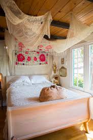 Take a look at these bohemian bedroom ideas for your hippie souls who are looking for a way to show your true nature without giving up the style. 20 Tips To Turn Your Bedroom Into A Bohemian Paradise