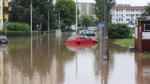 Stołeczno królewskie miasto kraków, europejska stolica kultury, jedno z najpiękniejszych miast w europie i na świecie. Ulewa W Krakowie Zalany Pradnik Czerwony Zdjecia Zdjecie 16209 Lovekrakow Pl