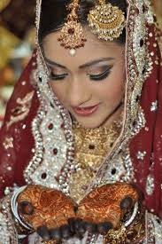 Maybe you would like to learn more about one of these? Google Image Result For Http 1 Bp Blogspot Com Adyuflibjd0 S8coqpcq5li Aaaaaaaaadu Hcpldnyrz84 S1600 R Indian Bridal Indian Bridal Makeup Indian Bridal Wear