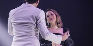 Lagu 'dunia kita penuh cinta' akan dibawakan pertama kalinya pada saat konser dongeng 3 yang akan diadakan tanggal 6 oktober mendatang di ice bsd. Lirik Dan Chord Lagu Cinta Sejati Dari Bunga Citra Lestari Penuh Haru