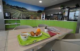 Appart Hotel Bordeaux Residence Hoteliere Bordeaux Bassins A Flot Mer Et Golf City Mer Et Golf