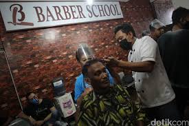 Di antaranya, pembaca dakwah.id bertanya tentang informasi yang tersebar di sosial media tentang adanya larangan memotong rambut dan kuku ketika haid. Pelatihan Usaha Potong Rambut Di Masa Pandemi