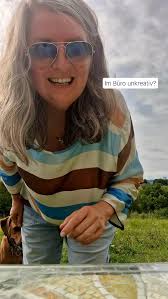 Geht es euch auch manchmal so?, Heute steckte ich im Büro fest, wollte  dringend neue Texte schreiben, budgetplanung etc... ach mit den Hunden will  ich auch noch gehen...., BLOCKADE 🙈, Kurzerhand haben ...