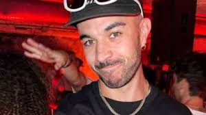 Diego Alfaro se puso un crop top para caballeros y el resultado fue  increíble