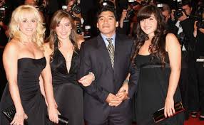 Cómo hizo dalma maradona para que no se filtre la noticia de su embarazo. The Reaction Of Claudia Villafane Dalma And Gianinna To The Series Maradona Sueno Bendito Market Research Telecast