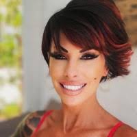 Kerry Flores's Instagram, Twitter & Facebook