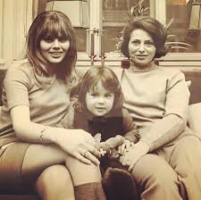 With her looks as her passport, britt entered films and became a star in italy. Britt Ekland Beitrage Facebook