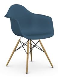 The ergonomic shape of the seat fits the body perfectly and offers high stability and support. Vitra Eames Plastic Arm Chair Daw Stuhl Neue Hohe Meerblau Inneneinrichtung Hufnagel Einfach Schoner Wohnen