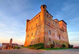 Via castello, 5, 12060 grinzane cavour cn, italy. Vinsieme Il Castello Di Grinzane Cavour Simbolo E Storia Delle Langhe