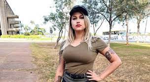 Winter axilas sara femen feminista pelos ressalta coloridas sarah adota mania tom ex machistas detras esteticos intencao romper estao padroes. Sara Winter E Transferida Para Penitenciaria Feminina De Brasilia