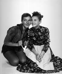 Heller Halliday Played Liza In The Original Broadway Cast Of Peter Pan At Age 14 With Her Mother Mary Martin Mary Martin Vintage Hollywood Peter Pan