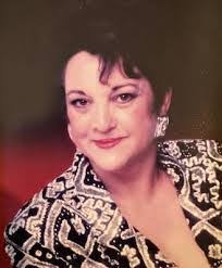 Carol Rey's Instagram, Twitter & Facebook