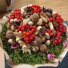 что можно сделать из скорлупы грецкого ореха своими руками Buket Iz Orehov S Kalinoj Osennie Podelki Svoimi Rukami Buket Podarochnyj Buket