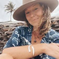 Erin Simons's Instagram, Twitter & Facebook