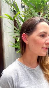 Helix Piercing ✨ Clicker em ouro amarelo 18k formato D com zircônias ...