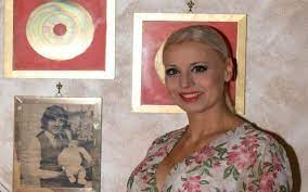 Cristiana ciacci è nata nel 1974 (non sappiamo il giorno e il mese di nascita) dalla storia little tony (vero nome antonio ciacci) sposò giuliana brugnoli nel 1972: Zm0hoyeps 6ukm