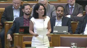 Jun 05, 2021 · szabó tímea megmutatta, mennyien vannak már a tüntetésen. Szabo Timea Orban Viktornak Boldog Karacsonyt Kivanok Youtube