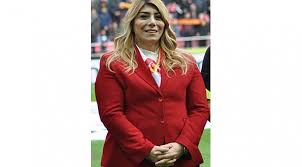 Hes kablo kayserispor başkanı berna gözbaşı, çok manevi destek antalya'da kamp çalışmalarını sürdüren hes kablo kayserispor başkanı berna gözbaşı, sarı kırmızılı takımda ekonomik sıkıntının. Kayserispor Baskani Berna Gozbasi Kayseri Ilk Haber