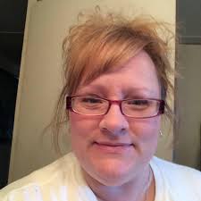 They are so easy to make and the evergreen pieces make this the perfect  holiday craft or handmade gift. They are so fun to make that you won't be  able to stop