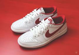 Air Jordan 1 Retro Low Og Varsity Red Release Reminder Sneakernews Com Nike Shoes Women Fashion Nike Shoes Women Trending Shoes