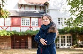 Mit marion poschmann, marcel beyer und oswald egger werden am mittwoch, 7. Marion Poschmanns Literatur Hat Laub Im Haar Es Kreucht Und Fleucht Darin Nzz