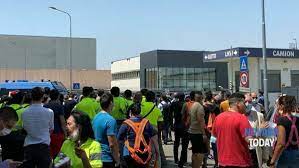 Briandate, tensioni davanti alla lidl per sindacalista morto: Px7eecrr6g24gm