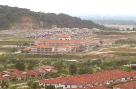 Sekolah menengah kebangsaan bandar baru salak tinggi smkbbst ditubuhkan pada tahun 2001 dan mula beroperasi pada 3 januari 2001. View Towards Smk Salak Tinggi Ss Semi D Houses Bbst Sepang Mapio Net