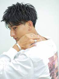 刈り上げツーブロックナチュラルリバース frontサムネイル メンズ ヘアスタイル 面長 ヘアスタイル メンズヘアカット