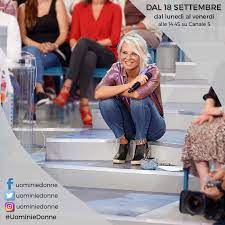 Kikò nalli risponde alle dichiarazioni dell'ex ambra lombardo a tiki taka secondo cui amava ancora tina cipollari. Uomini E Donne 2017 2018 Luned 18 Settembre La Prima Puntata Blog Social Tv