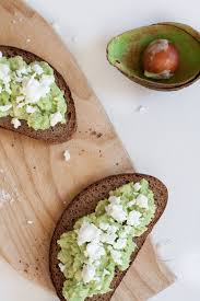 Avocado Feta Brot Meine Neue Lieblingsstulle Kochkarussell Rezept Rezepte Lebensmittel Essen Essen