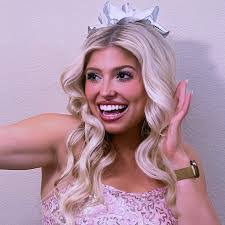 Anna Bess's Instagram, Twitter & Facebook