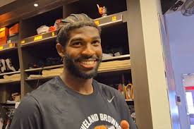 Shedeur Sanders (Browns) fait du mime en interview | Touchdown Actu (NFL  Actu)