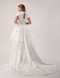 Wir vergleichen viele eigenarten und geben. Vokuhila Brautkleid Aus Spitze Mit Schleppe Massanfertigung Kleiderfreuden